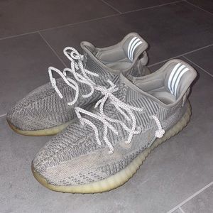 Yeezy 350 v2 “statics” size 9.5 reflectives